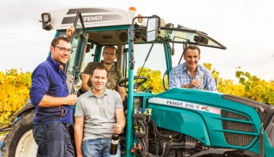 kitzer-4-traktor_cut_min_1651365772312.jpg